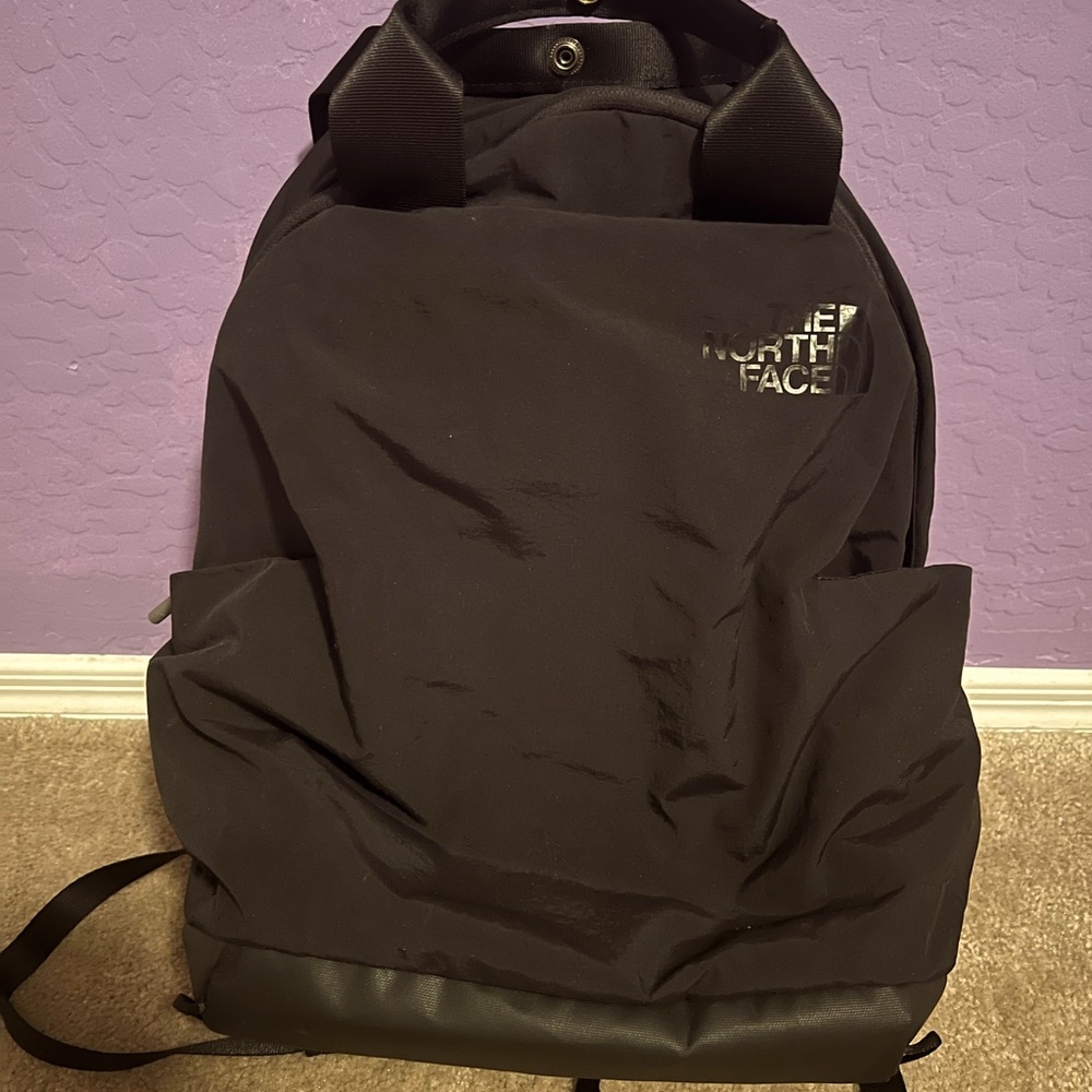 The Northface women’s never stop day backpack